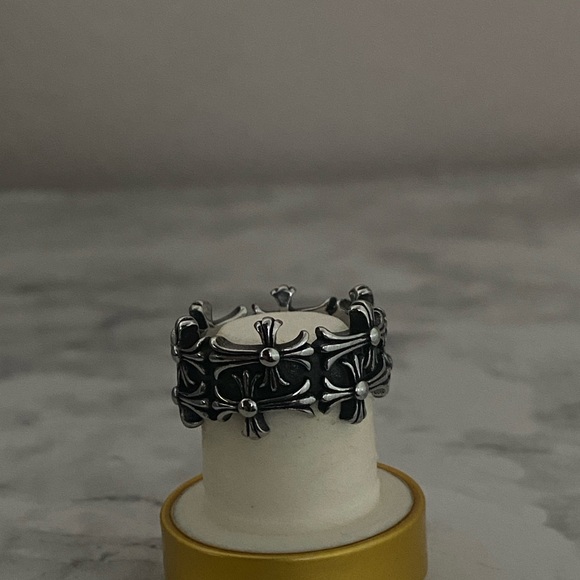 Sterling silver 925 chrome hearts all around cross ring size 7 - Picture 4 of 4